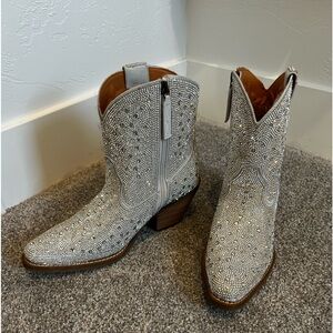 DINGO RHINESTONE BOOTS! Size 7.5, NEVER BEEN WORN